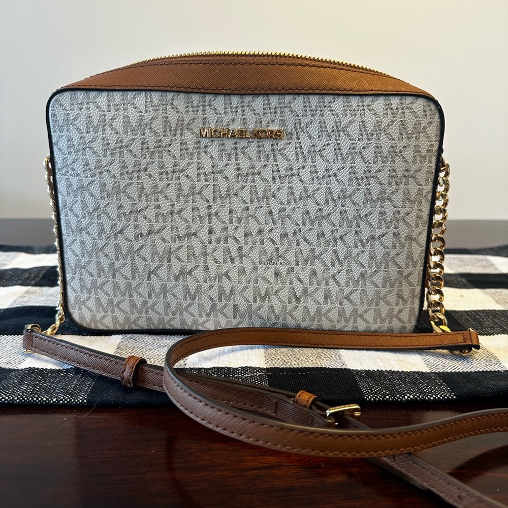 White Michael Kors crossbody